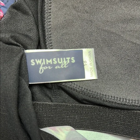 🎉HP🎉Swimsuits For All Black and Pink Relaxed Tie Front Swim Top - Picture 8 of 9